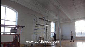 Bureau style loft a louer avec grandes fenetres